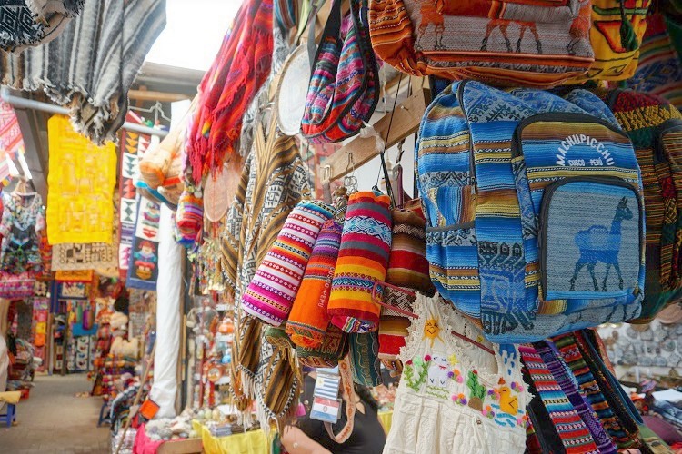 マチュピチュ村で、胸熱なお土産マーケットと可愛い街並みを拝見。